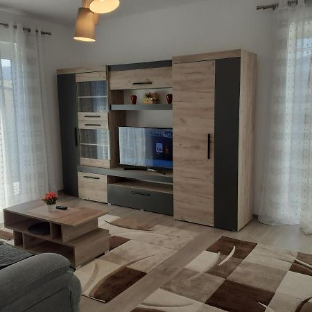 Sara Apartman Livezeni  外观 照片