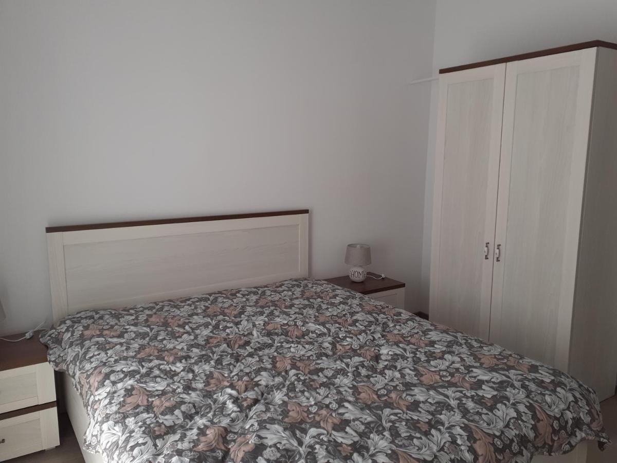 Sara Apartman Livezeni  外观 照片