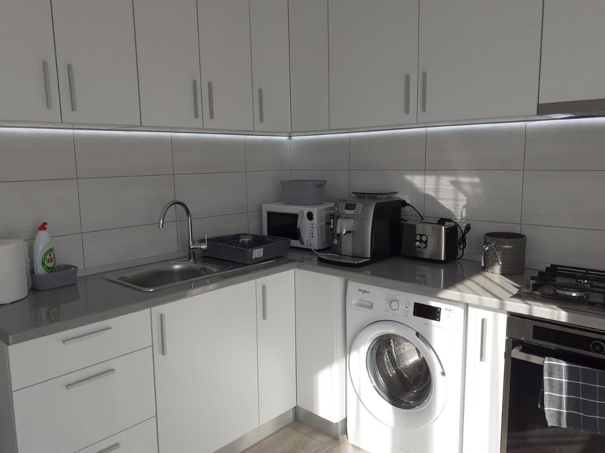 Sara Apartman Livezeni  外观 照片