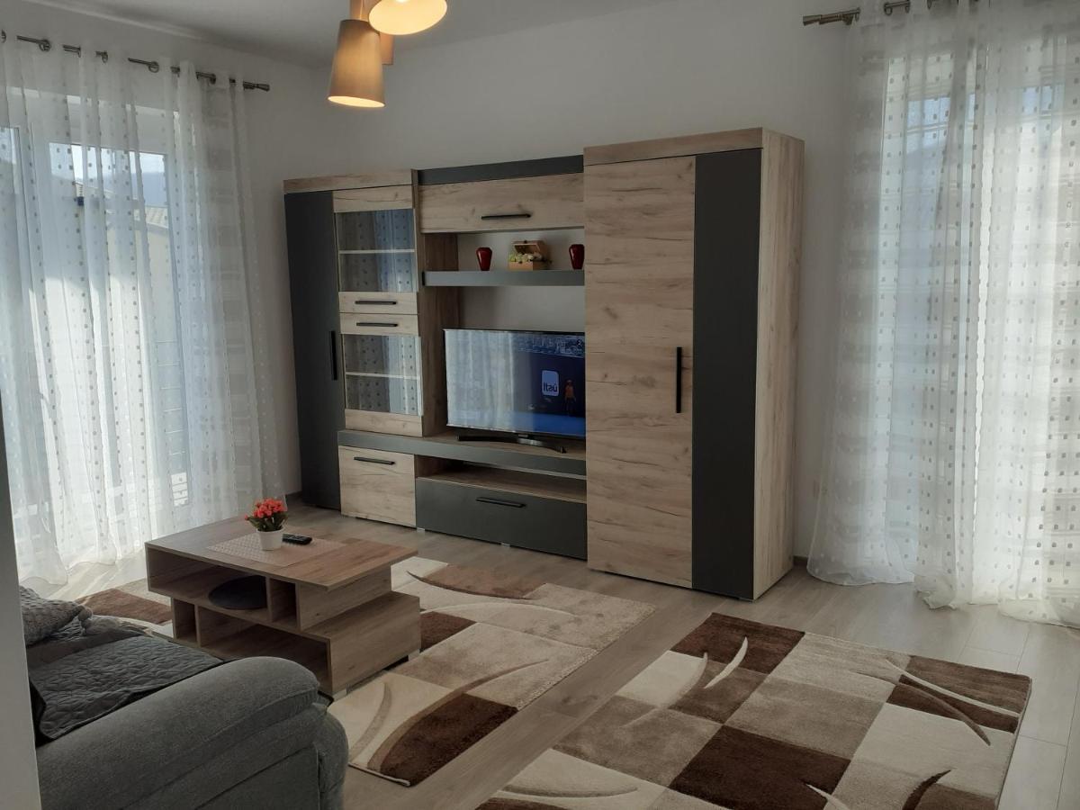 Sara Apartman Livezeni  外观 照片