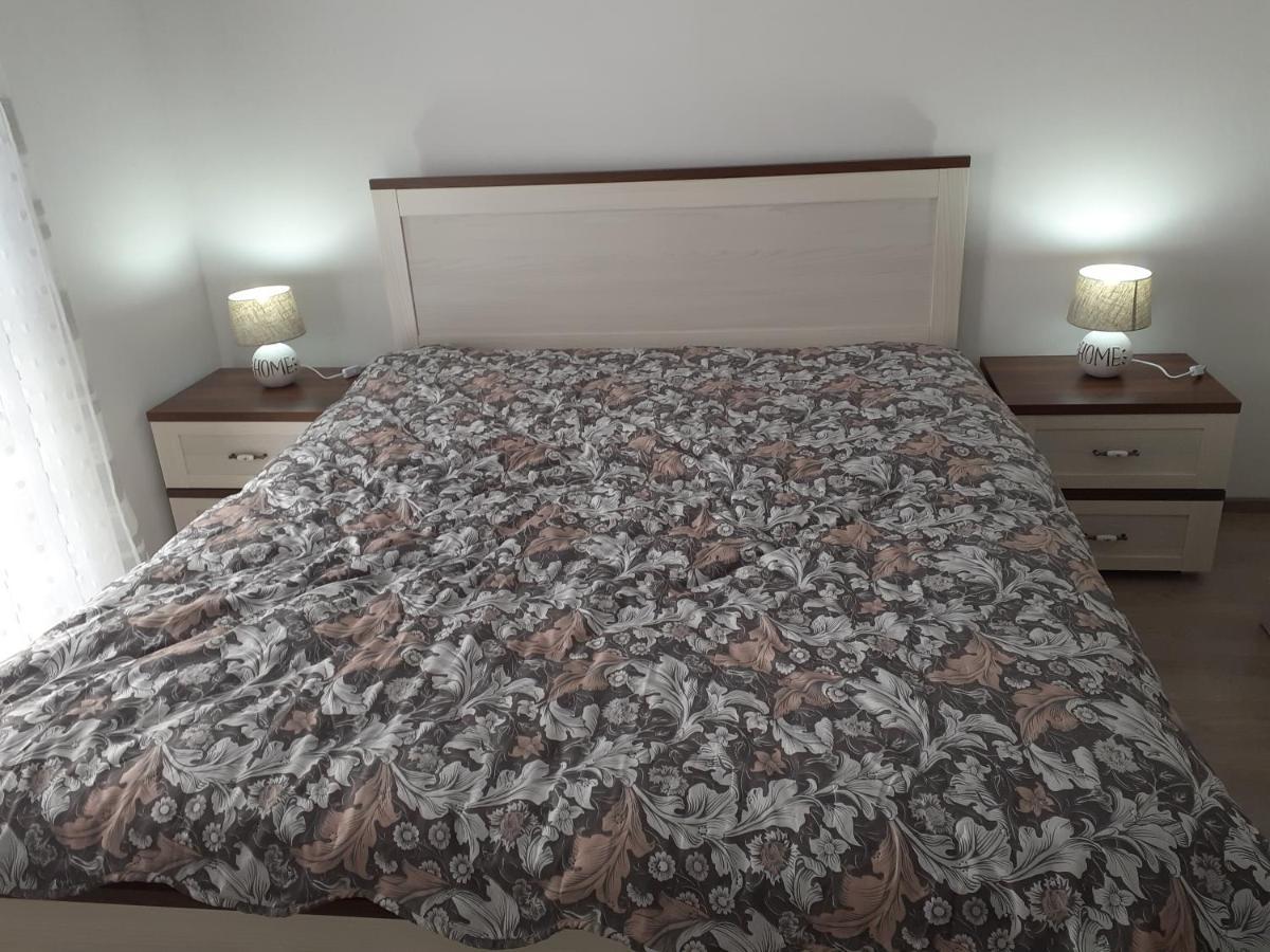 Sara Apartman Livezeni  外观 照片